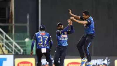 শ্রীলঙ্কার ফিল্ডিং বড় পার্থক্য গড়ে দিয়েছে।