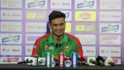 সংবাদ সম্মেলনে তাসকিন।