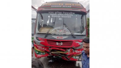 মোটরসাইকেলটিকে ধাক্কা দেওয়া বাস