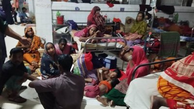 যশোরে বিয়ের প্রস্তাব প্রত্যাখ্যান করায় নারী-শিশুসহ এক পরিবারের তিন জনের ওপর অ্যাসিড নিক্ষেপের ঘটনা ঘটেছে