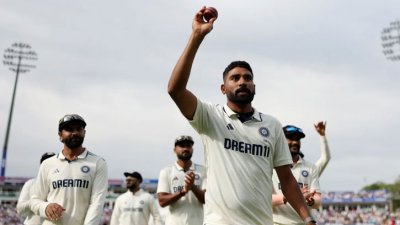সিরাজ নেন ৬ উইকেট