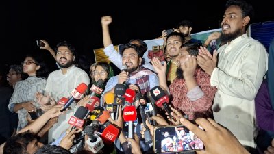 নওগাঁর পথসভায় বক্তব্য দেন নাহিদ ইসলাম