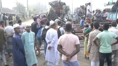 ময়মনসিংহের সড়কে একটি দুর্ঘটনা