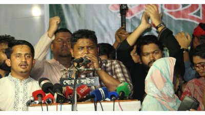 বক্তব্য দিচ্ছেন জাতীয় নাগরিক পার্টির (এনসিপি) দক্ষিণাঞ্চলের মুখ্য সংগঠক হাসনাত আব্দুল্লাহ