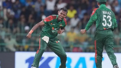 পাঁচ উইকেট নেন তানভীর
