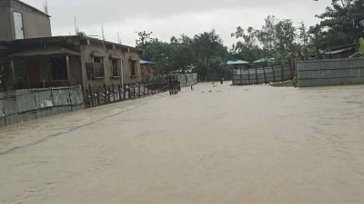 পানিবন্দি হয়ে পড়েছেন বহু মানুষ