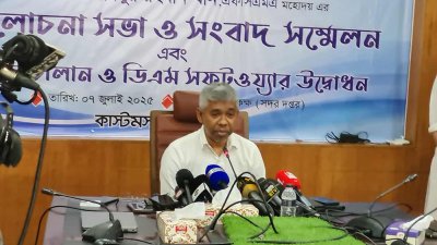 সংবাদ সম্মেলনে বক্তব্য রাখছেন এনবিআর চেয়ারম্যান মো. আবদুর রহমান খান