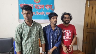 গ্রেফতারকৃত মো. নাইমুর রহমান, হারুন ও আলামিন মোল্লা