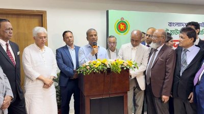অনুষ্ঠানে বক্তব্য রাখছেন ড. আসিফ নজরুল