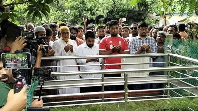 আবরার ফাহাদের কবর জিয়ারত করেছেন  এনসিপির নেতারা