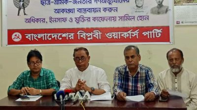 সংবাদ সম্মেলনে বক্তব্য রাখছেন সাইফুল হক