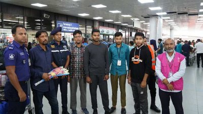 দেশে ফেরা মানবপাচারে শিকার ব্যক্তিরা
