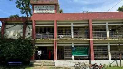 ফুলগাজীর একটি আশ্রয়কেন্দ্র