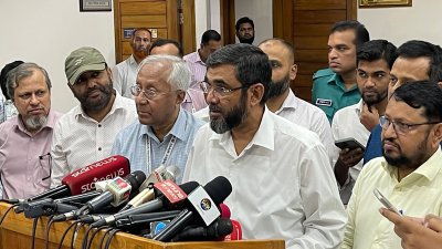 সিইসির সভাপতিত্বে অনুষ্ঠিত বৈঠক শেষে সংবাদ সম্মেলন