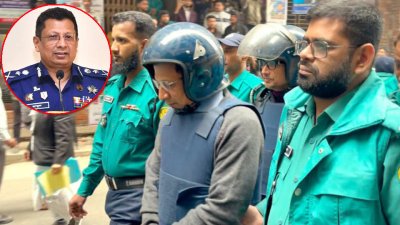 আদালত প্রাঙ্গণে পুলিশ প্রহরায় সাবেক আইজিপি চৌধুরী আবদুল্লাহ আল মামুন (ফাইল ছবি)
