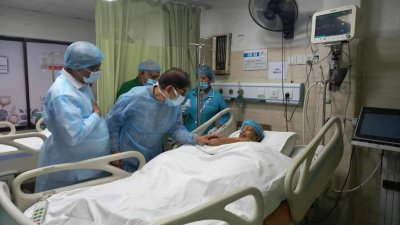 হাসপাতালে চিকিৎসাধীন ফরিদা পারভীন
