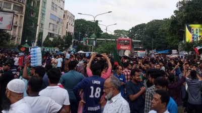 এদিন শাহবাগে আন্দোলনকারী অবরোধ কর্মসূচি
