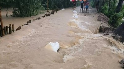 এখনও ঢুকছে জোয়ারের পানি