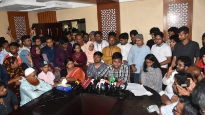 যশোরে মতবিনিময় সভায় বক্তব্য দেন হাসনাত আবদুল্লাহ