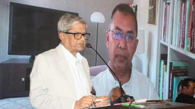ছাত্রদলের অনুষ্ঠানে বক্তব্য রাখছেন মির্জা ফখরুল ইসলাম আলমগীর