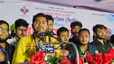 বক্তব্য দিচ্ছেন গণঅধিকার পরিষদের সভাপতি নুরুল হক নুর