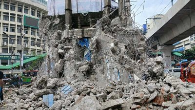 ভেঙে ফেলা হলো শাহবাগ প্রজন্ম চত্বরের স্থাপনা
