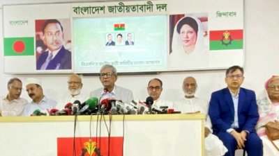 সংবাদ সম্মেলনে বক্তব্য রাখছেন বিএনপির মহাসচিব মির্জা ফখরুল ইসলাম আলমগীর