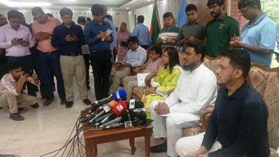 বক্তব্য রাখছেন জাতীয় নাগরিক পার্টির (এনসিপি) সদস্য সচিব আখতার হোসেন