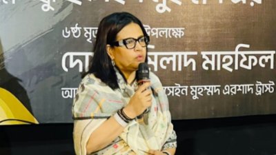 এরশাদের মৃত্যুবার্ষিকী উপলক্ষে আয়োজিত আলোচনা সভায় নেতা-কর্মীদের সামনে আসেন বিদিশা