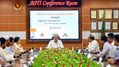 সভায় বক্তব্য রাখছেন শিল্প, গৃহায়ন ও গণপূর্ত উপদেষ্টা আদিলুর রহমান খান