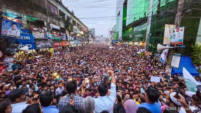 বরগুনায় এনসিপির সভাস্থলে মানুষের ঢল