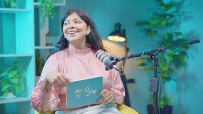 অনুষ্ঠানের সেটে তোরসা