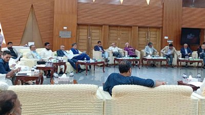 বৈঠকে জাতীয় ঐকমত্য কমিশনের সঙ্গে বিভিন্ন রাজনৈতিক দলের নেতারা