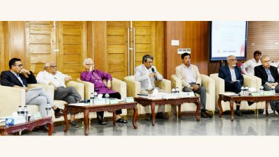 সংলাপে বক্তব্য রাখছেন ঐকমত্য কমিশনের সহ-সভাপতি ড. আলী রীয়াজ