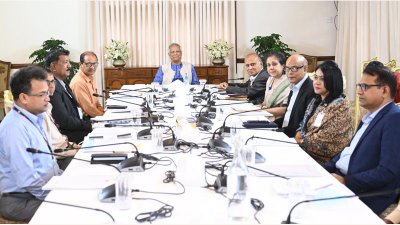 বৈঠকে অন্যান্যদের সঙ্গে প্রধান উপদেষ্টা প্রফেসর ড. মুহাম্মদ ইউনূস
