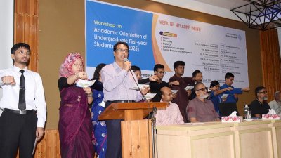 শিক্ষার্থীদের শপথবাক্য পাঠ করান খুলনা বিশ্ববিদ্যালয়ের উপ-উপাচার্য প্রফেসর ড. মো. হারুনর রশীদ খান