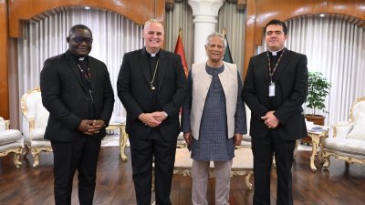 প্রধান উপদেষ্টা মুহাম্মদ ইউনূসের সঙ্গে সাক্ষাৎ করে নআর্চবিশপ কেভিন এস র‍্যান্ডাল