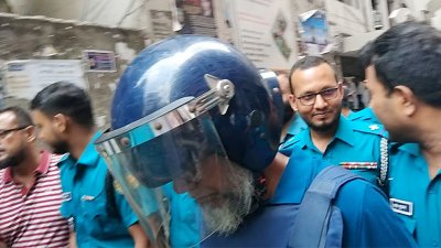 আদালত চত্বরে সাবেক স্বরাষ্ট্র সচিব জাহাঙ্গীর আলম