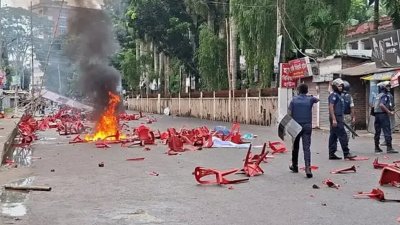 এনসিপির সমাবেশস্থলে স্থানীয়দের ভাঙচুর