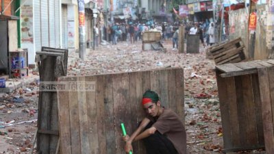 এদিন কোটা আন্দোলন ঘিরে রণক্ষেত্র হয়ে ওঠে রাজধানীর বিভিন্ন এলাকা (ছবি: নাসিরুল ইসলাম)