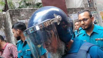 পুলিশের হেফাজতে জাহাঙ্গীর আলম