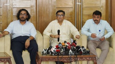 রাজধানীর ফরেন সার্ভিস অ্যাকাডেমিতে ব্রিফ করেন প্রেস সচিব শফিকুল আলম