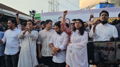 রাজবাড়ীতে পথসভা মঞ্চে এনসিপির সিনিয়র যুগ্ম আহ্বায়ক ডা. তাসনিম জারা ও অন্য নেতারা