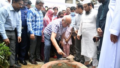‘স্ট্রিট মেমোরি স্ট্যাম্প’ নির্মাণকাজের উদ্বোধন করছেন মুক্তিযুদ্ধ বিষয়ক উপদেষ্টা ফারুক ই আজম