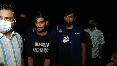 লাশ উদ্ধার করে পাশের ফ্ল্যাটের এক যুবককে আটক করেছে পুলিশ
