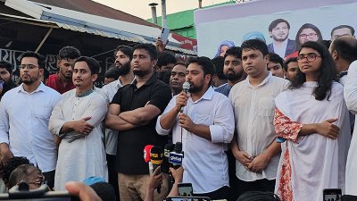 রাজবাড়ীর পথসভায় বক্তব্য দেন নাহিদ ইসলাম