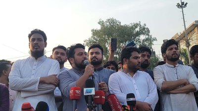 বক্তব্য দিচ্ছেন জাতীয় নাগরিক পার্টি (এনসিপি) আহ্বায়ক নাহিদ ইসলাম