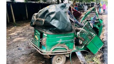দুর্ঘটনাকবলিত সিএনজিচালিত অটোরিকশা