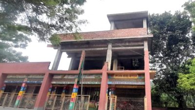 নির্মাণাধীন একটি বিদ্যালয়ের ভবন