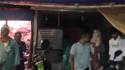 বয়রা এলাকায় তোতা মিয়ার হোটেলে এ ঘটনাটি ঘটে